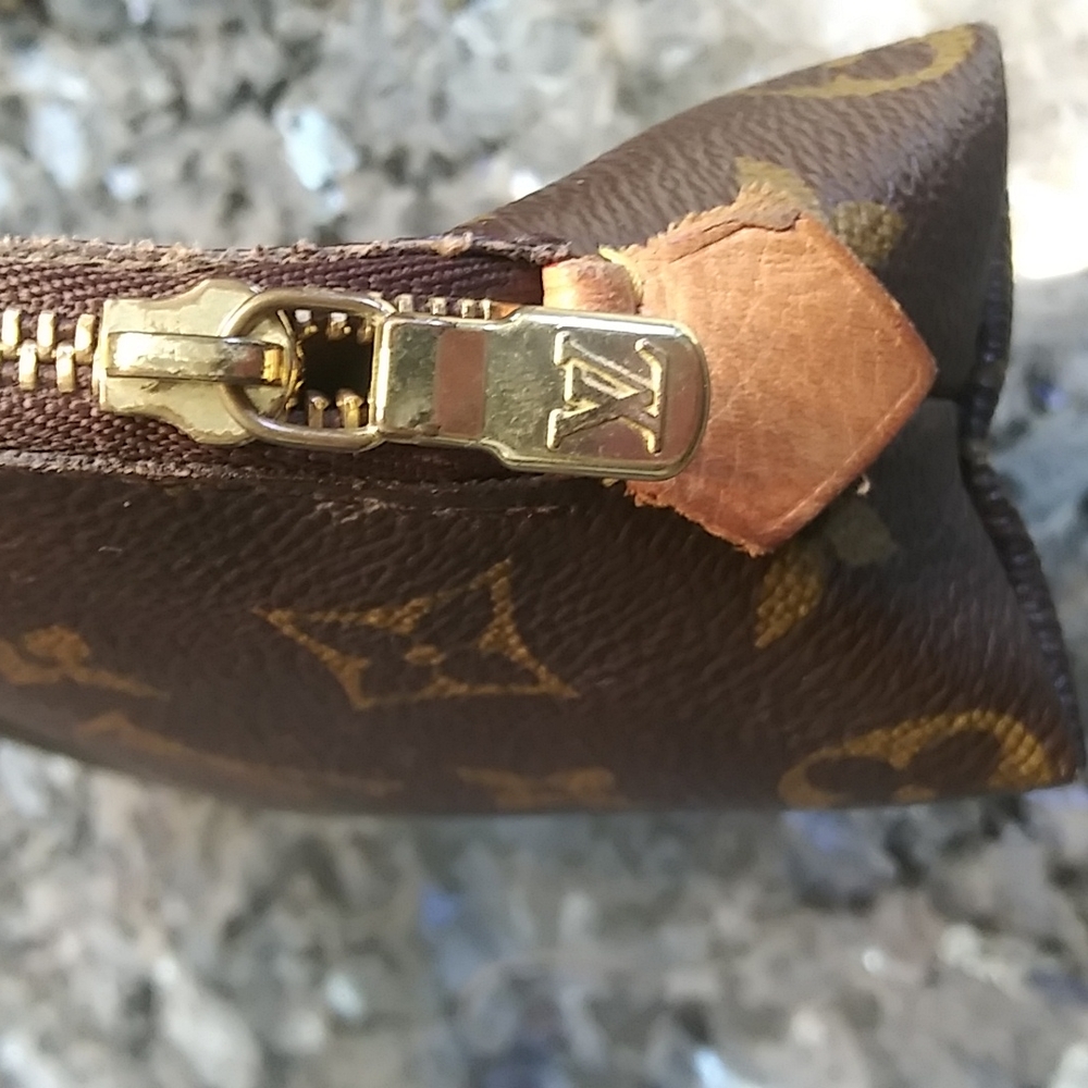 Authentic lv pouch - Picture 7 of 7